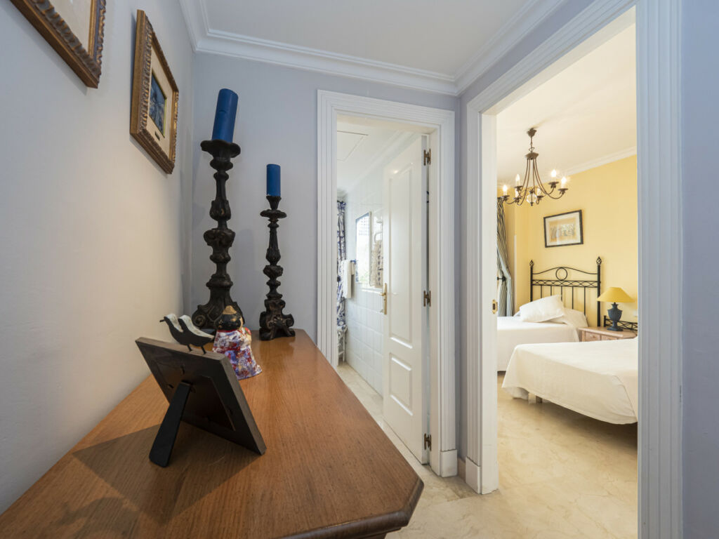 Middle Floor Apartment Puerto Banús Málaga - image 24