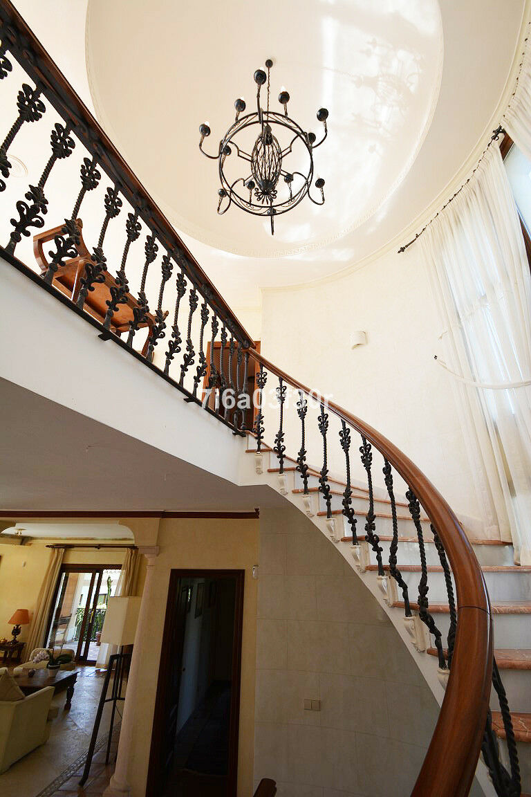 Detached Villa Nueva Andalucía Málaga - image 24