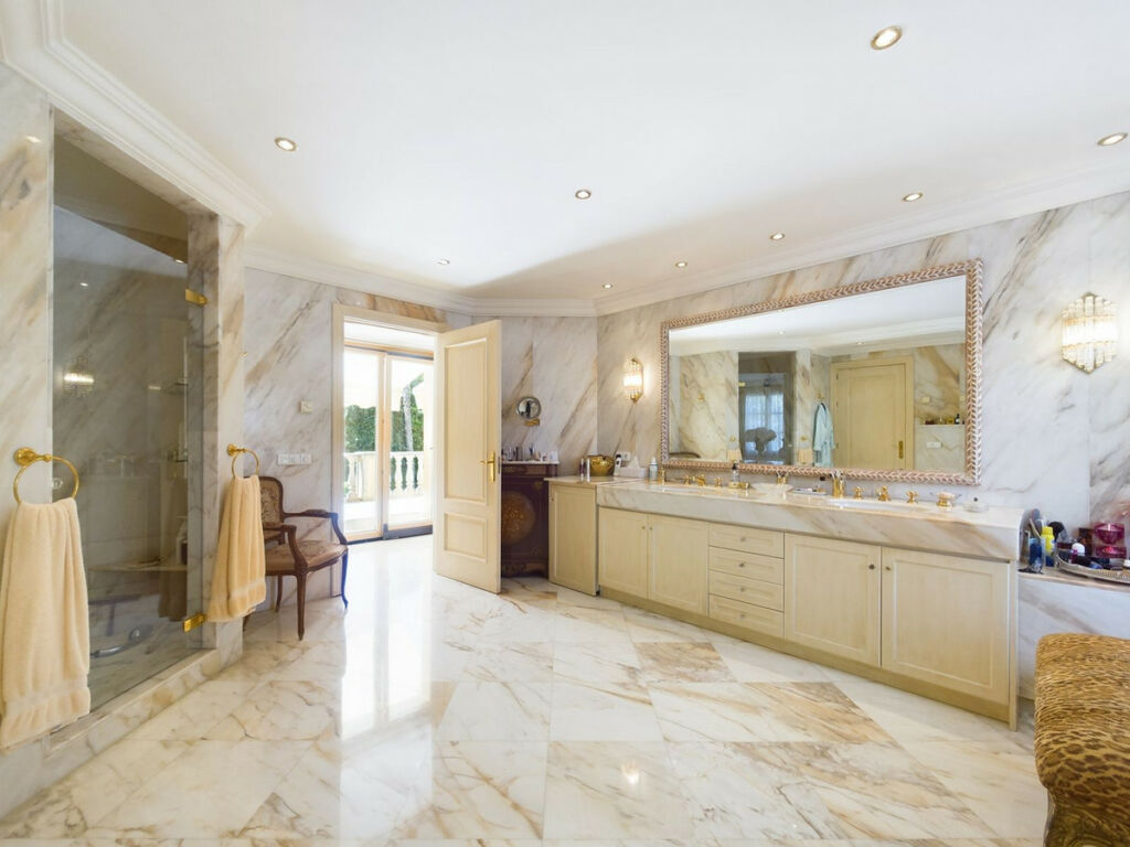 Detached Villa Nueva Andalucía Málaga - image 24