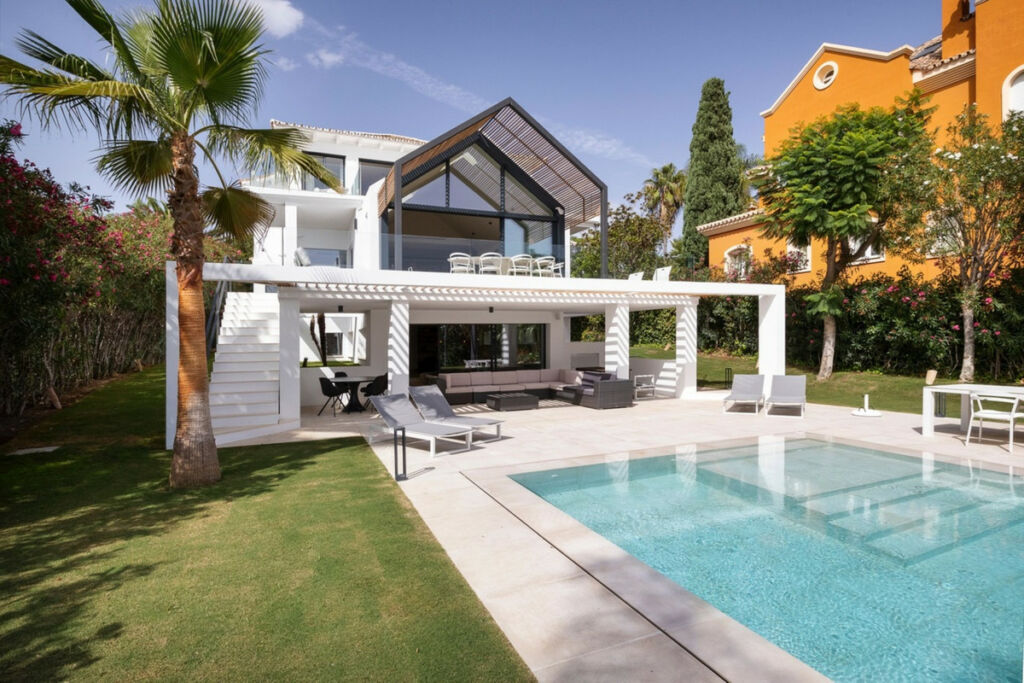 Detached Villa Nueva Andalucía Málaga - image 24