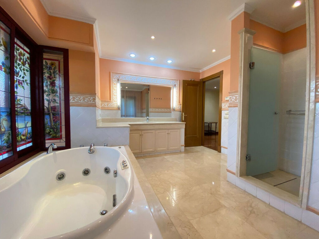 Detached Villa Sierra Blanca Málaga - image 29