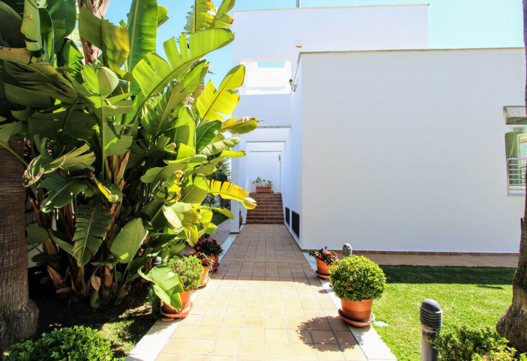 Detached Villa San Pedro de Alcántara Málaga - image 24