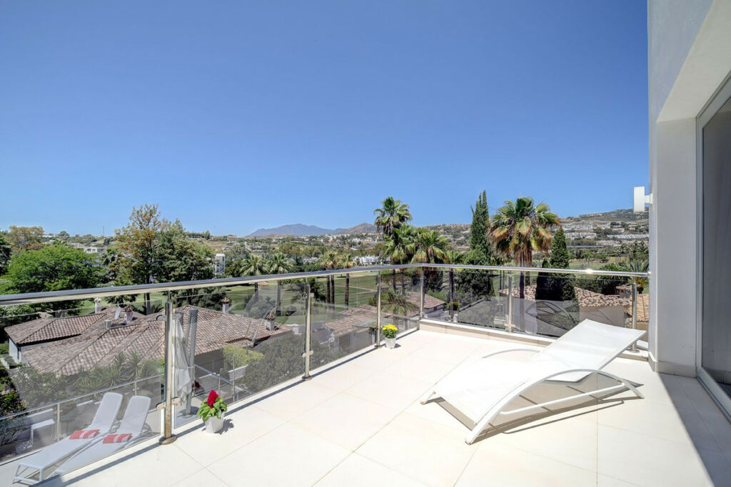 Detached Villa Nueva Andalucía Málaga - image 25