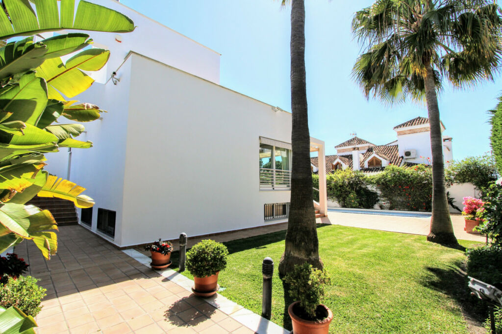 Detached Villa San Pedro de Alcántara Málaga - image 25