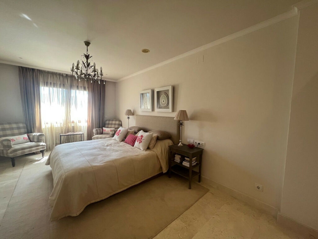 Penthouse Duplex The Golden Mile Málaga - image 25