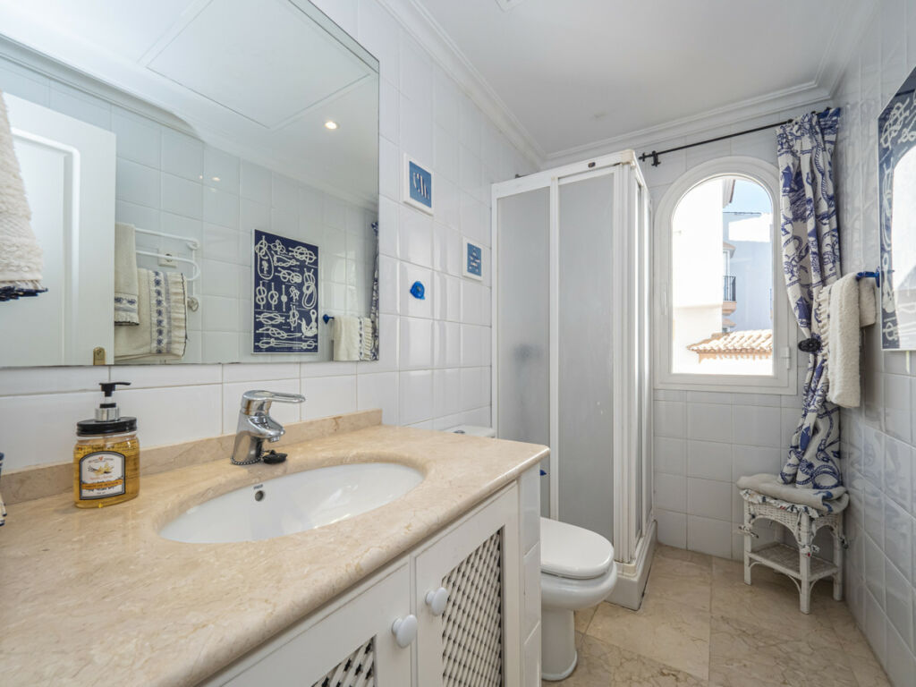 Middle Floor Apartment Puerto Banús Málaga - image 25