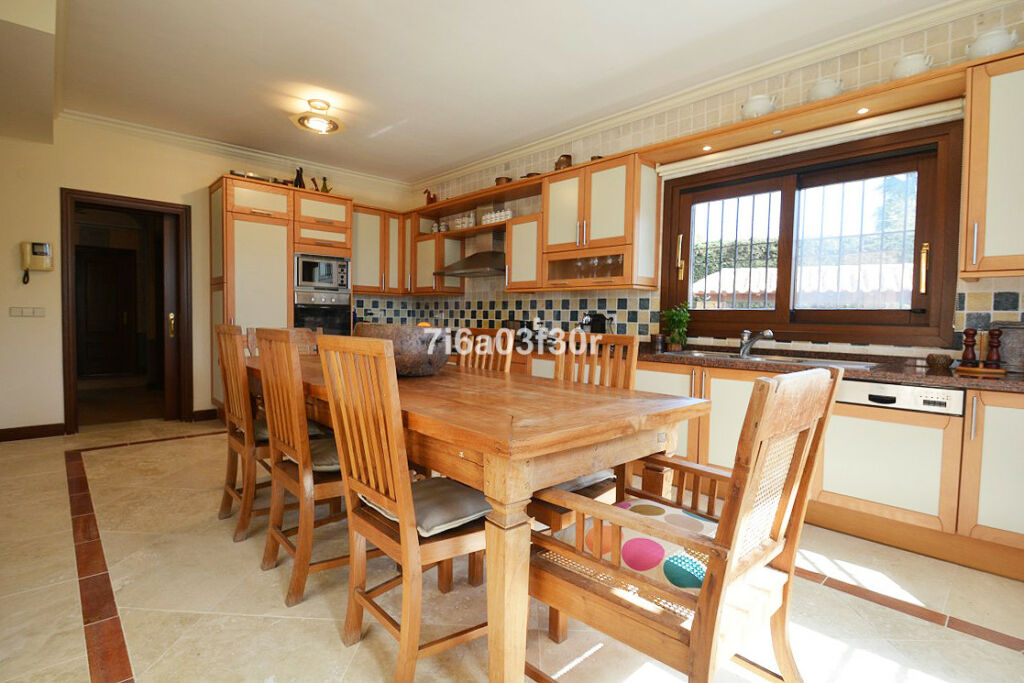 Detached Villa Nueva Andalucía Málaga - image 25