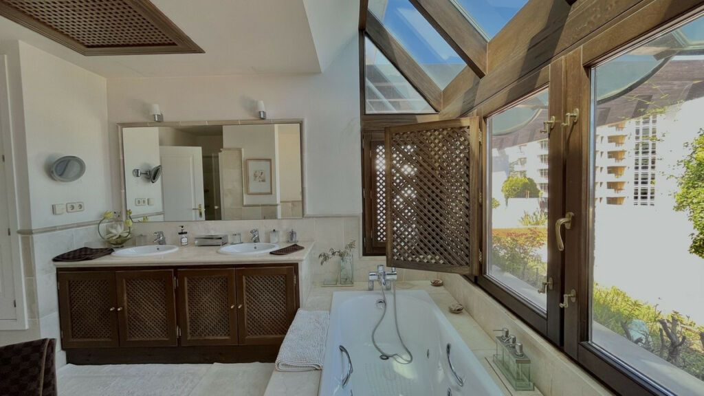 Penthouse Río Real Málaga - image 26