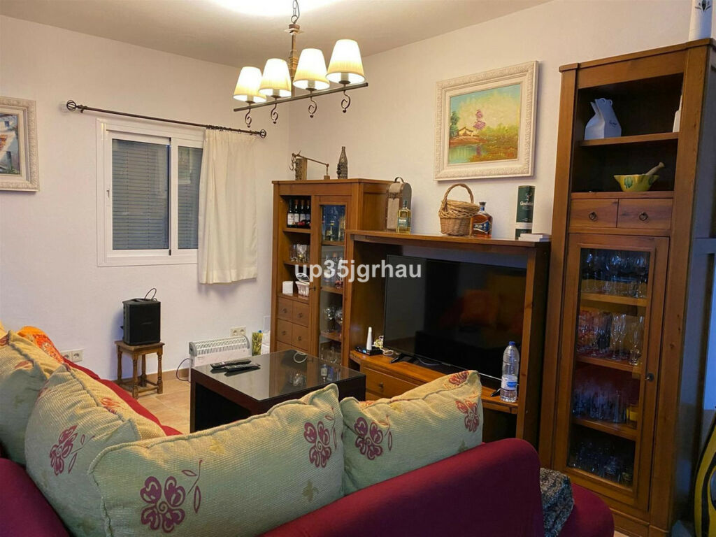 Detached Villa Estepona Málaga - image 26