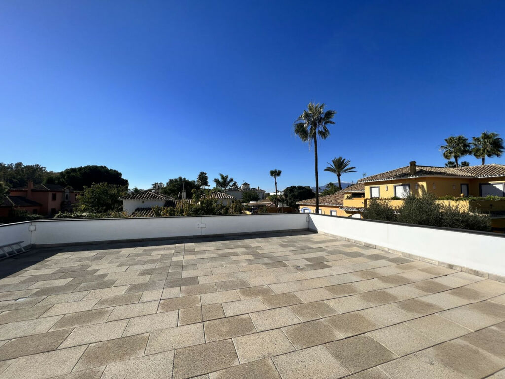 Detached Villa Marbella Málaga - image 26