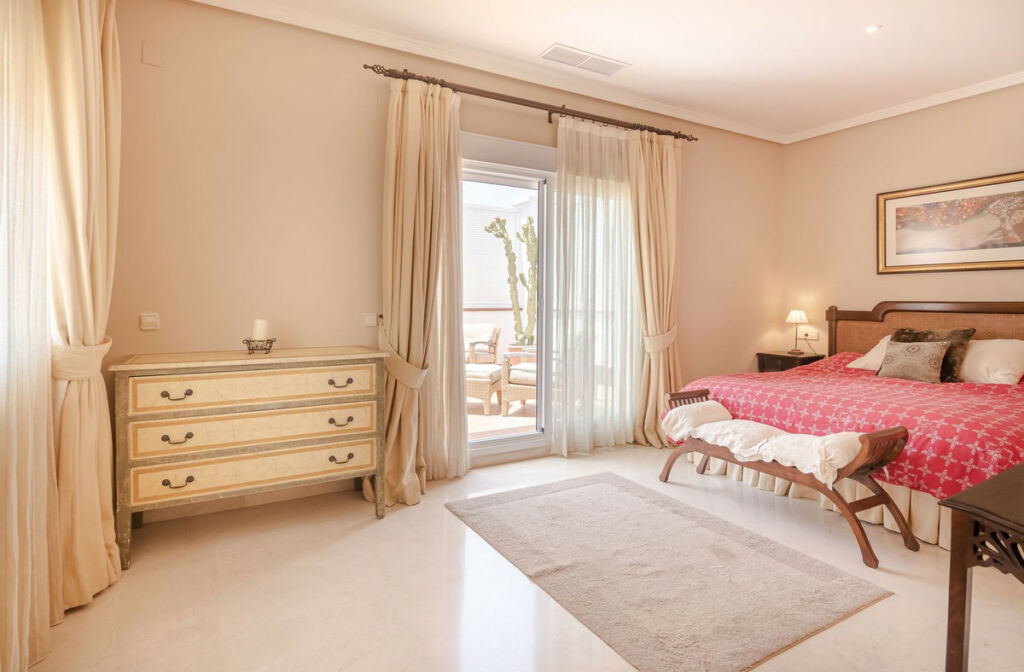 Detached Villa Benahavís Málaga - image 26
