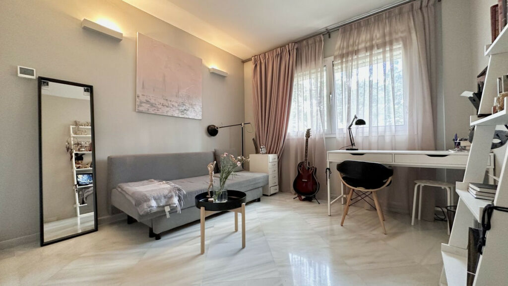 Middle Floor Apartment The Golden Mile Málaga - image 26