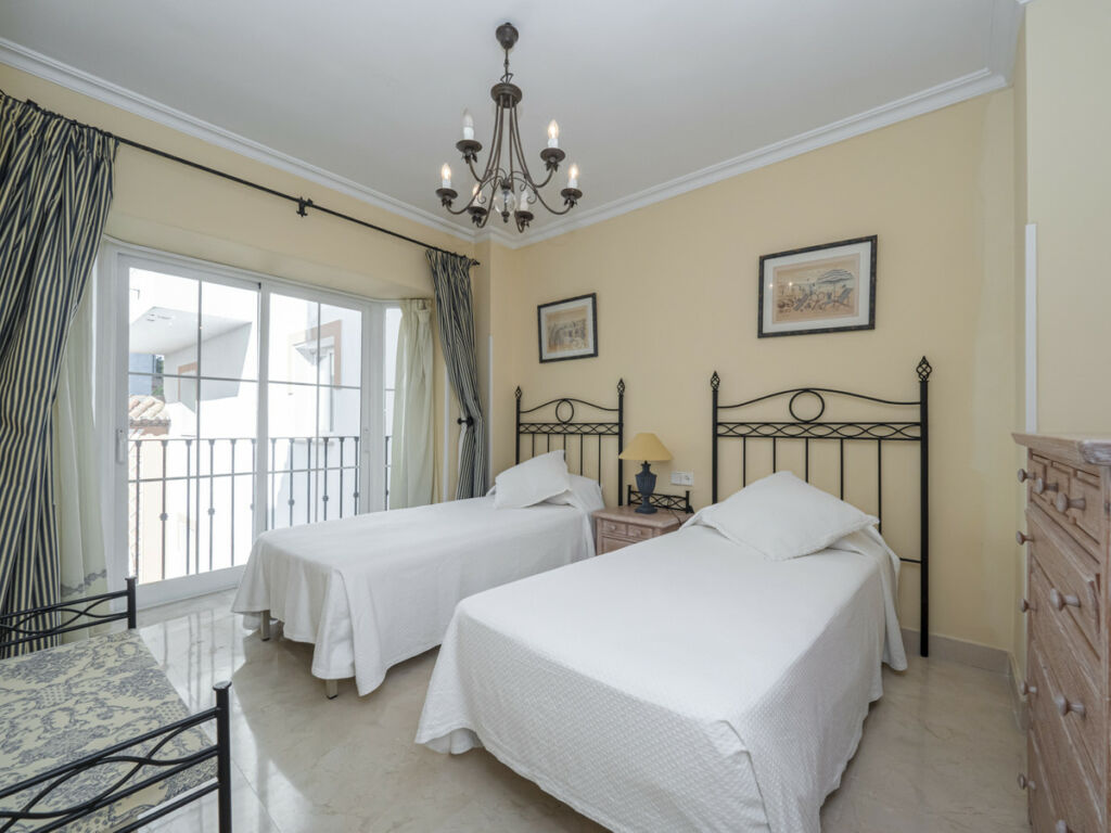 Middle Floor Apartment Puerto Banús Málaga - image 26