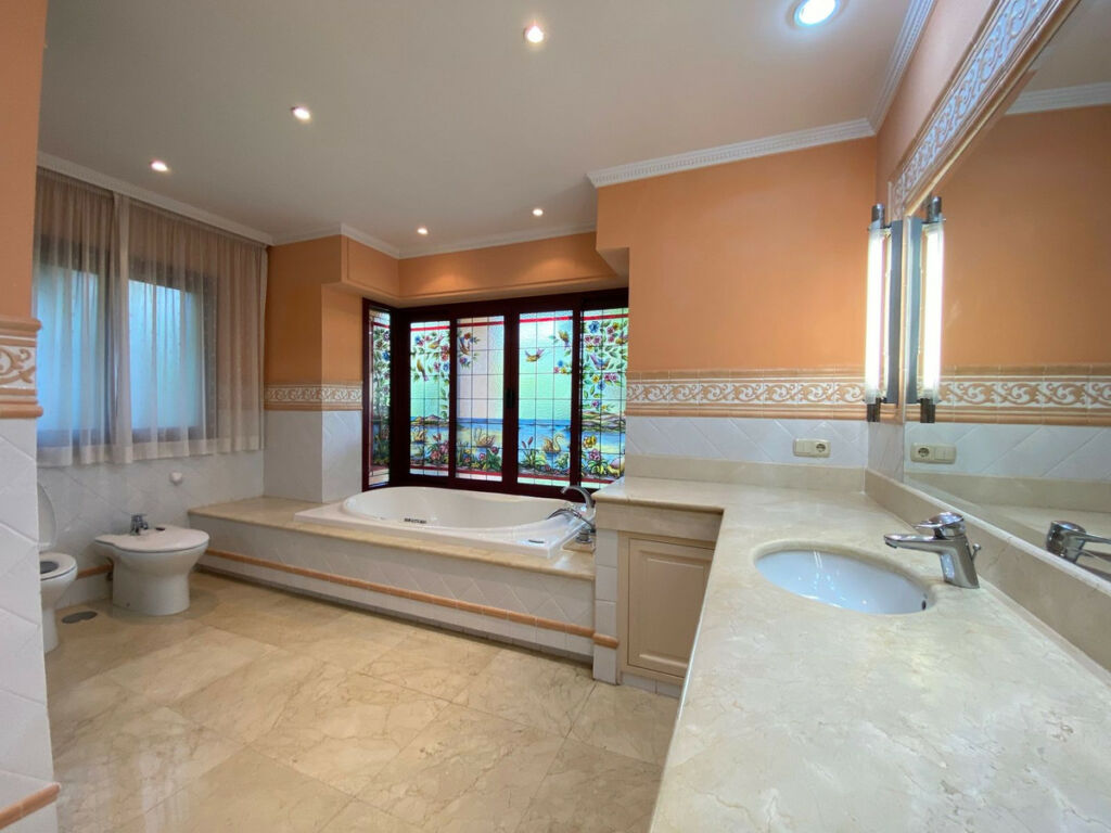 Detached Villa Sierra Blanca Málaga - image 33