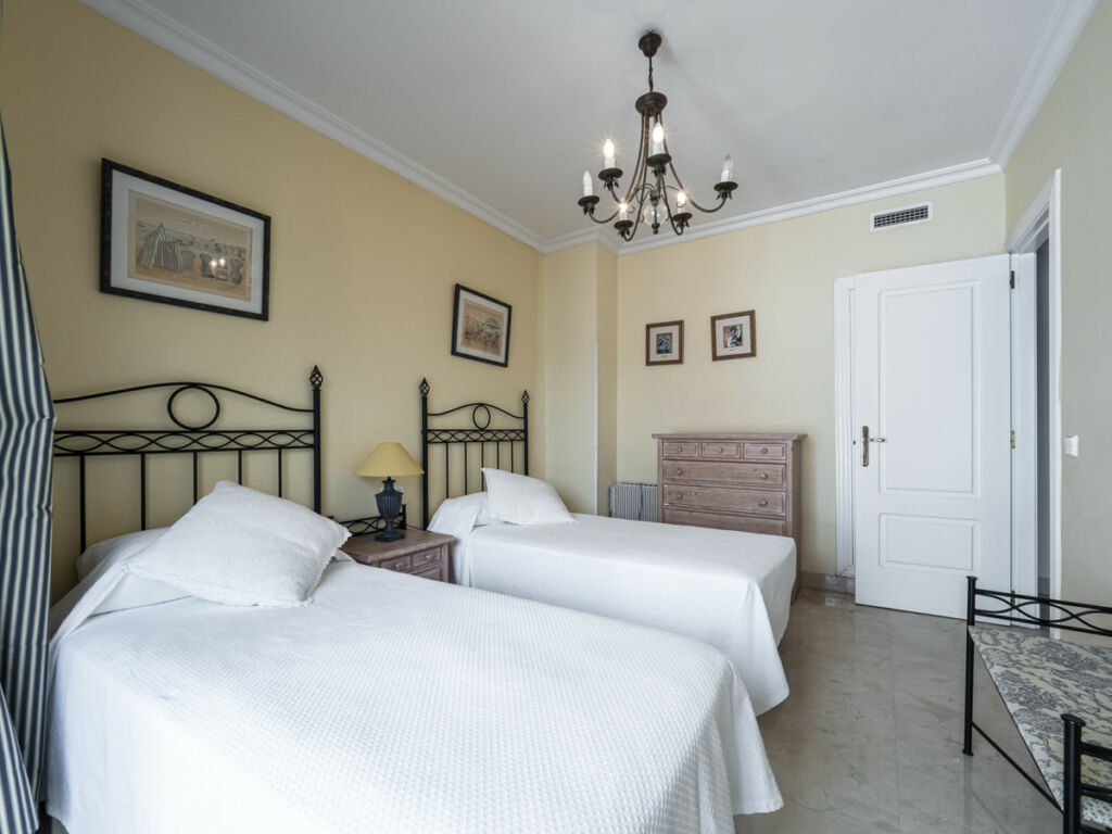 Middle Floor Apartment Puerto Banús Málaga - image 27