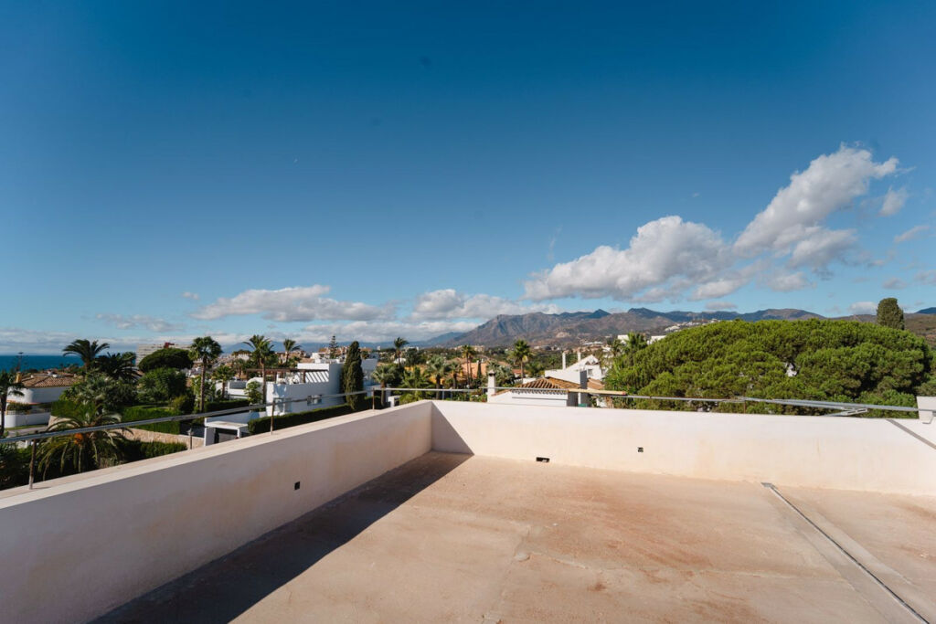 Detached Villa Las Chapas Málaga - image 27