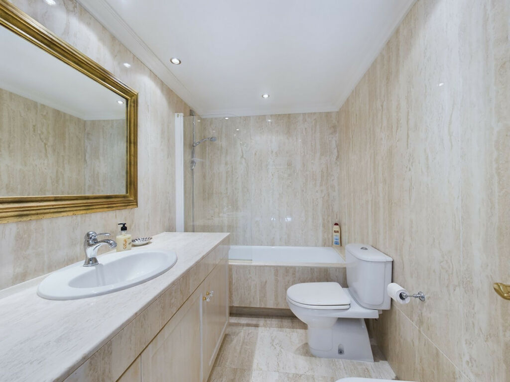 Detached Villa Nueva Andalucía Málaga - image 28