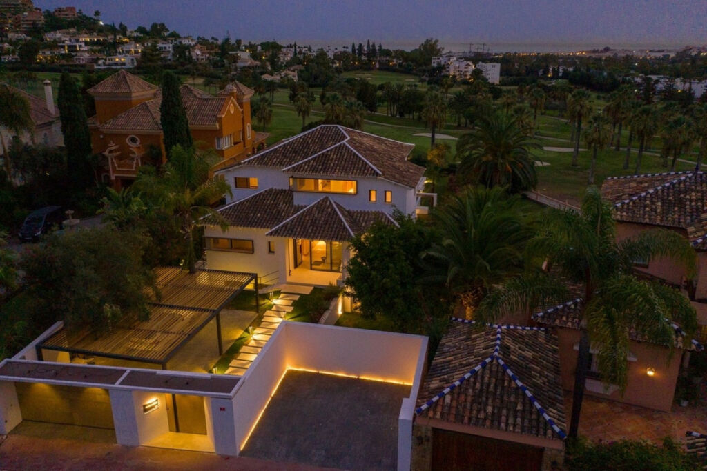 Detached Villa Nueva Andalucía Málaga - image 28