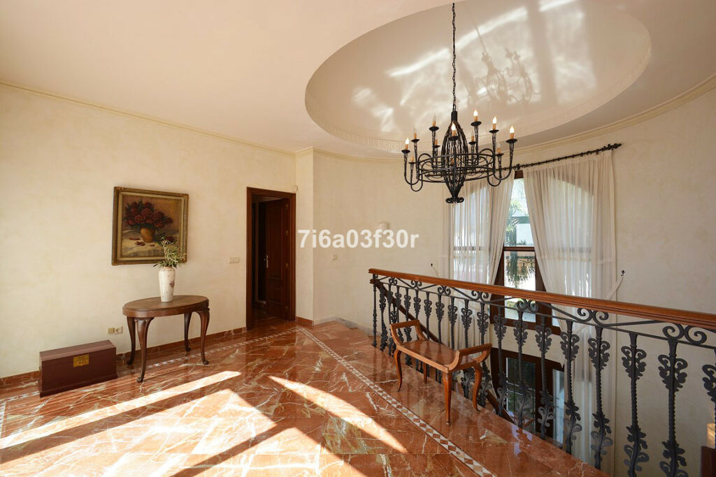 Detached Villa Nueva Andalucía Málaga - image 29