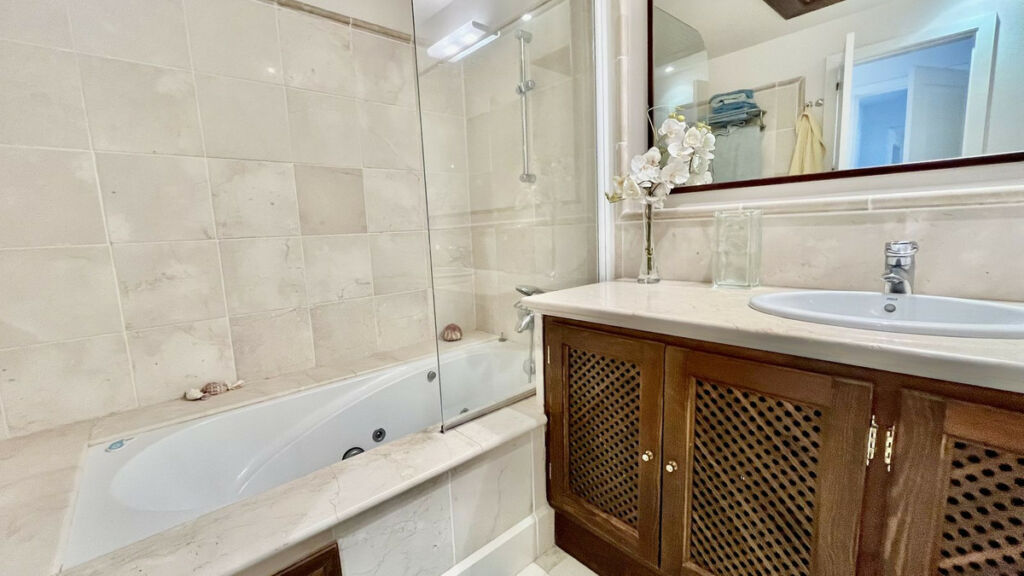 Penthouse Río Real Málaga - image 29