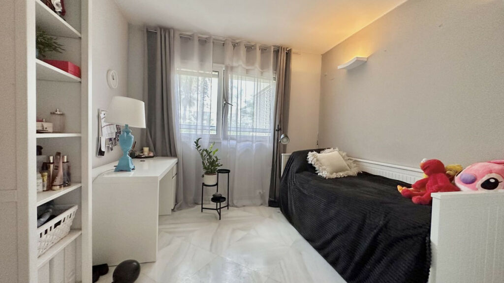 Middle Floor Apartment The Golden Mile Málaga - image 29