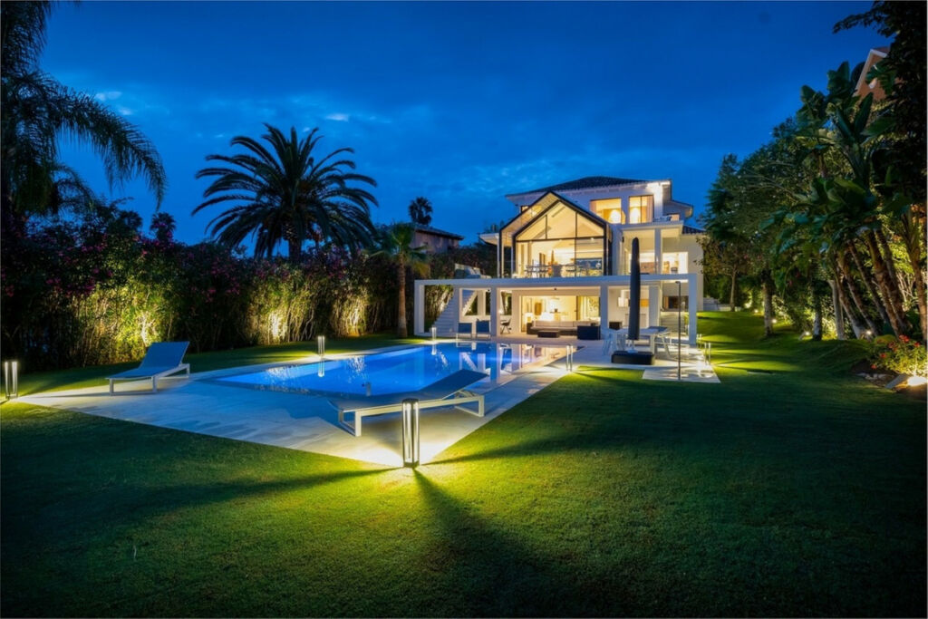 Detached Villa Nueva Andalucía Málaga - image 29