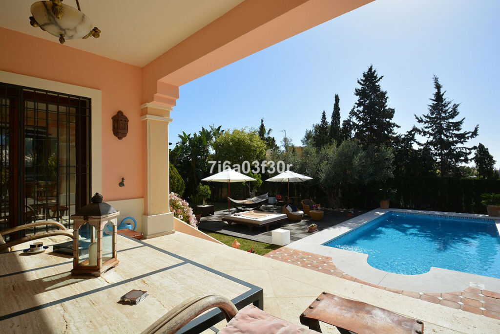 Detached Villa Nueva Andalucía Málaga - image 3