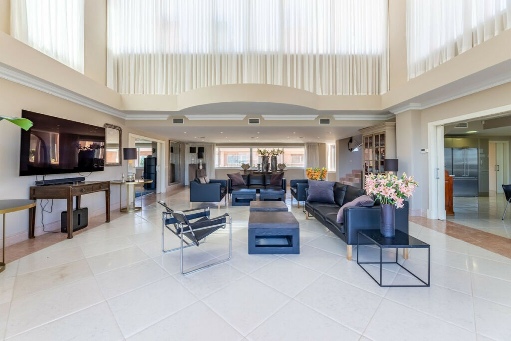 Penthouse Nueva Andalucía Málaga - image 3