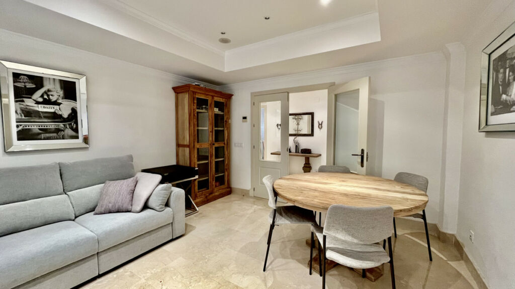 Ground Floor Apartment The Golden Mile Málaga - image 3