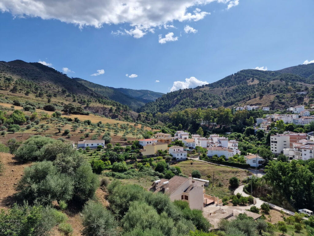 Detached Villa Tolox Málaga - image 3