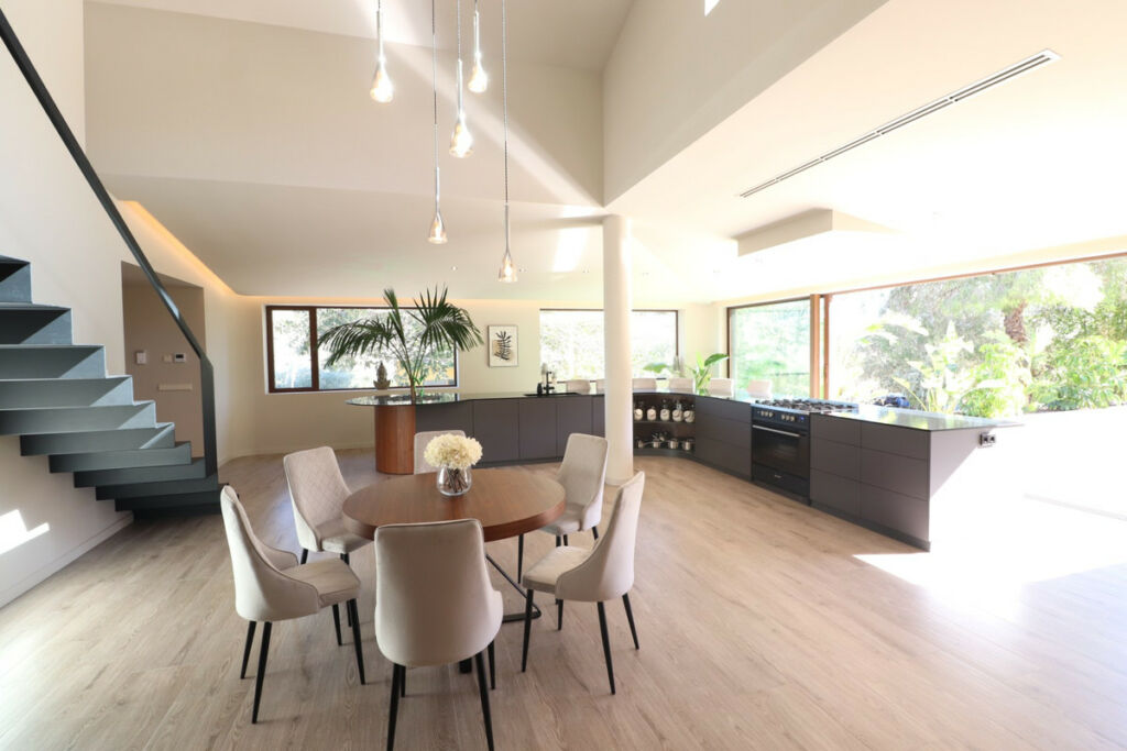 Detached Villa Aspe Alicante - image 3