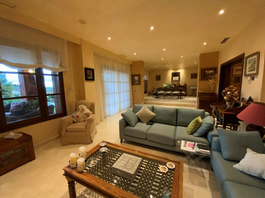 Detached Villa Marbella Málaga - image 3