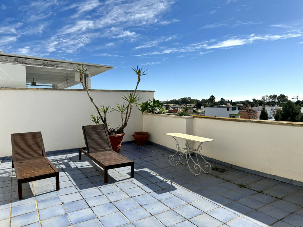 Top Floor Apartment Nueva Andalucía Málaga - image 3