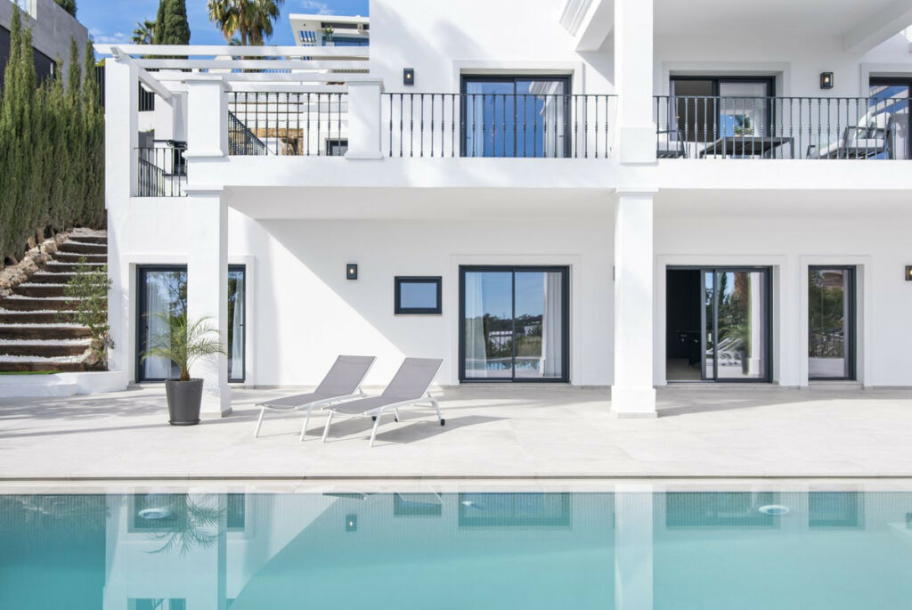 Detached Villa Los Flamingos Málaga - image 3