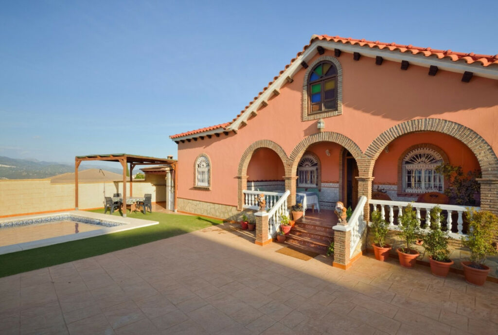 Detached Villa La Viñuela Málaga - image 3