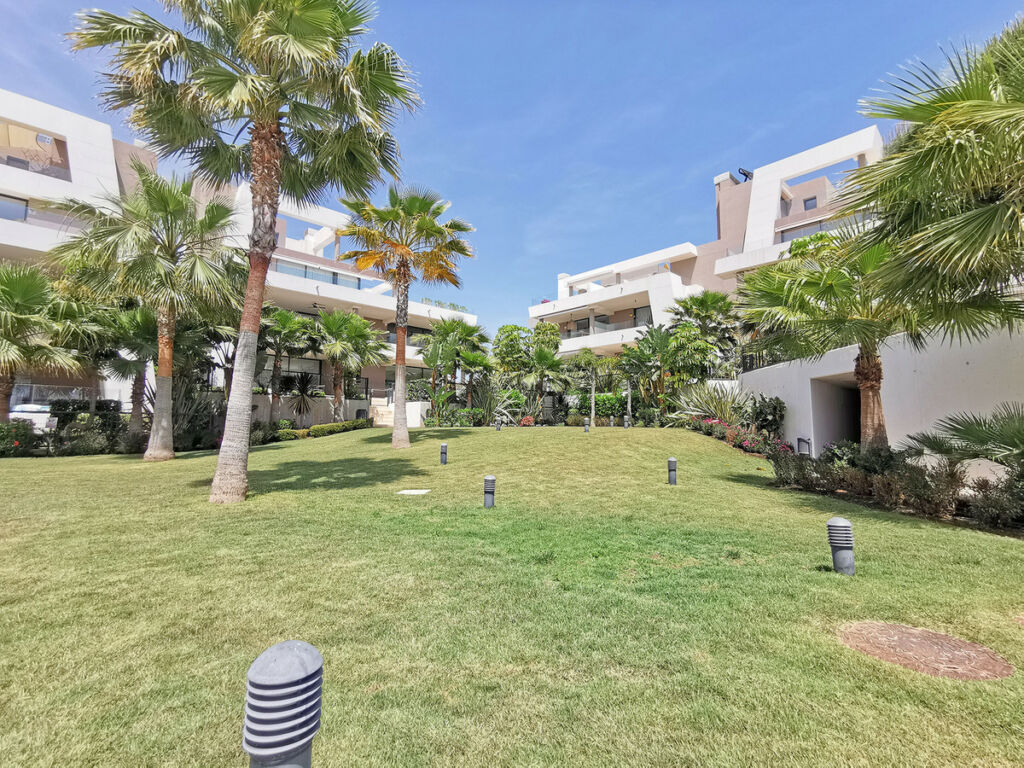 Middle Floor Apartment Cabopino Málaga - image 3