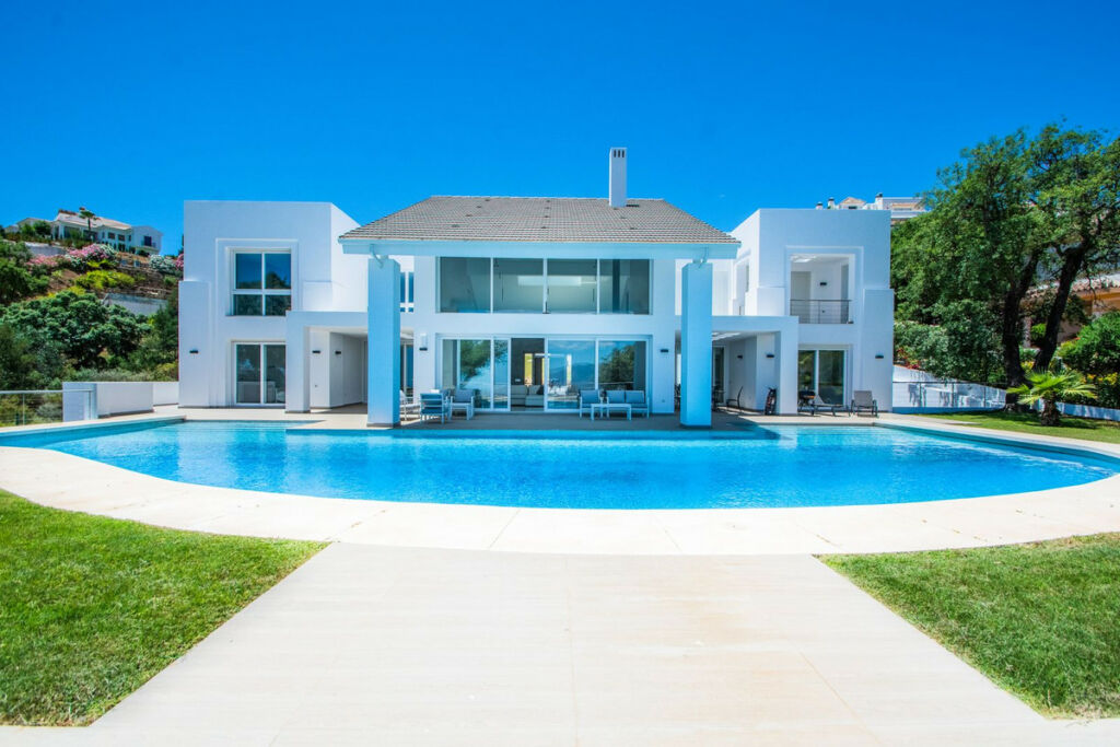 Detached Villa La Mairena Málaga - image 3