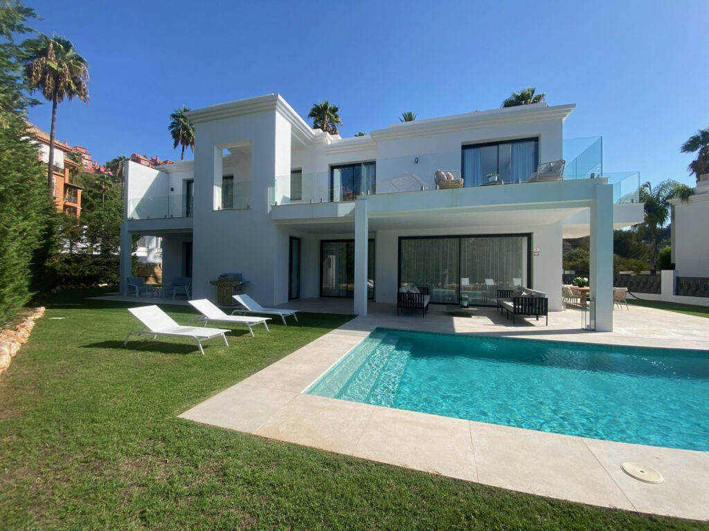 Detached Villa Monte Halcones Málaga - image 3