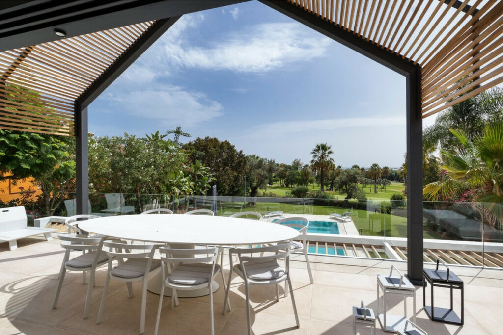 Detached Villa Nueva Andalucía Málaga - image 3