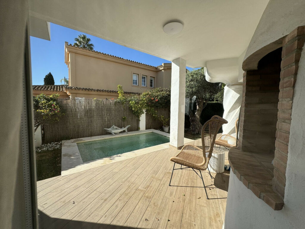 Detached Villa Bahía de Marbella Málaga - image 3