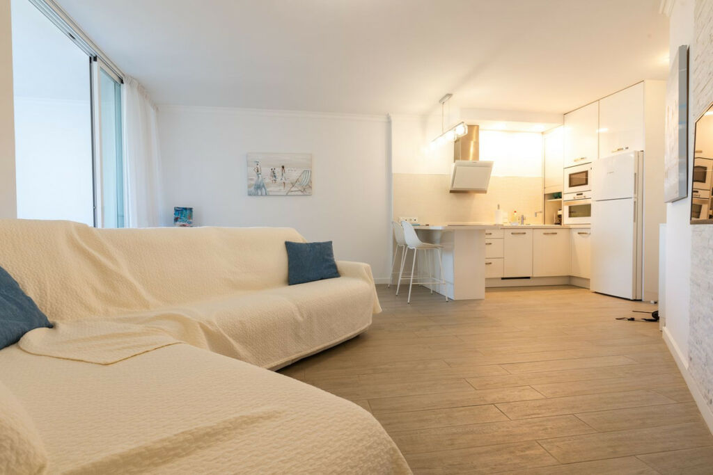 Middle Floor Apartment Calahonda Málaga - image 3