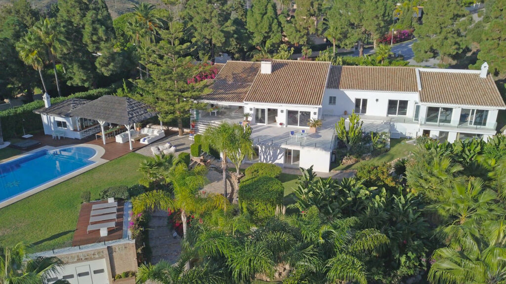 Detached Villa Hacienda Las Chapas Málaga - image 2