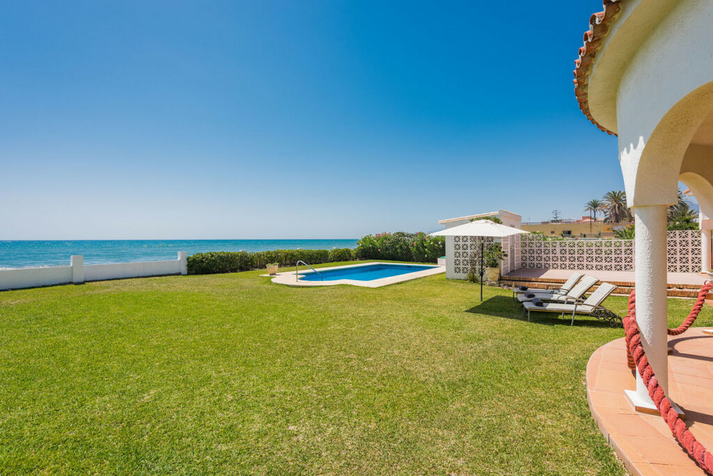 Detached Villa Marbesa Málaga - image 3