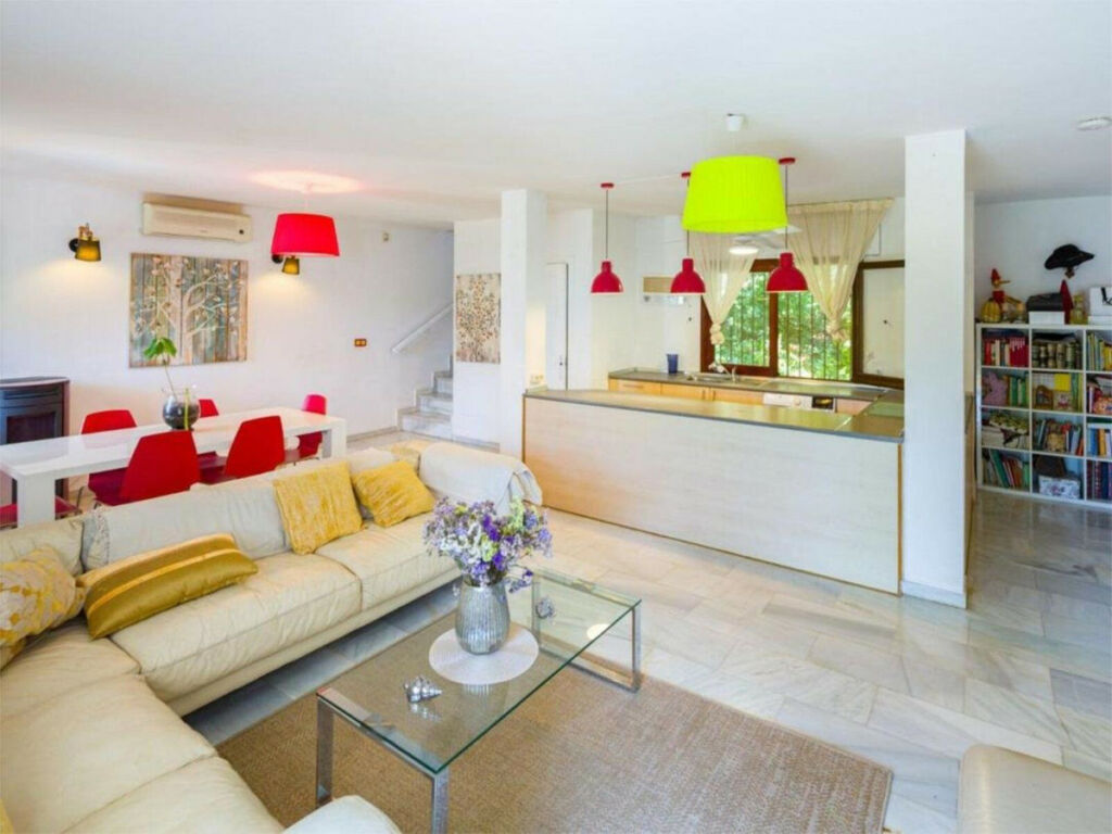 Detached Villa El Rosario Málaga - image 3