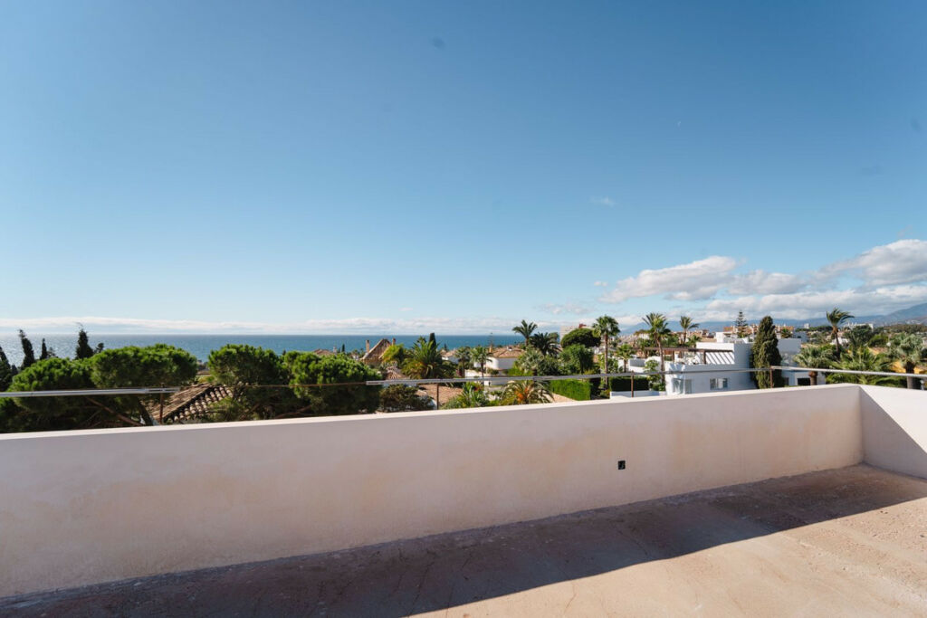 Detached Villa Las Chapas Málaga - image 3