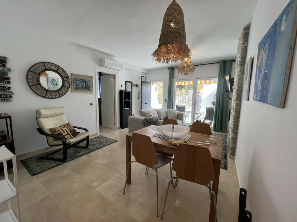 Ground Floor Apartment Puerto de Cabopino Málaga - image 3