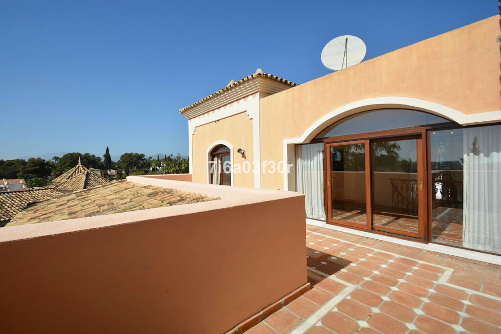 Detached Villa Nueva Andalucía Málaga - image 30