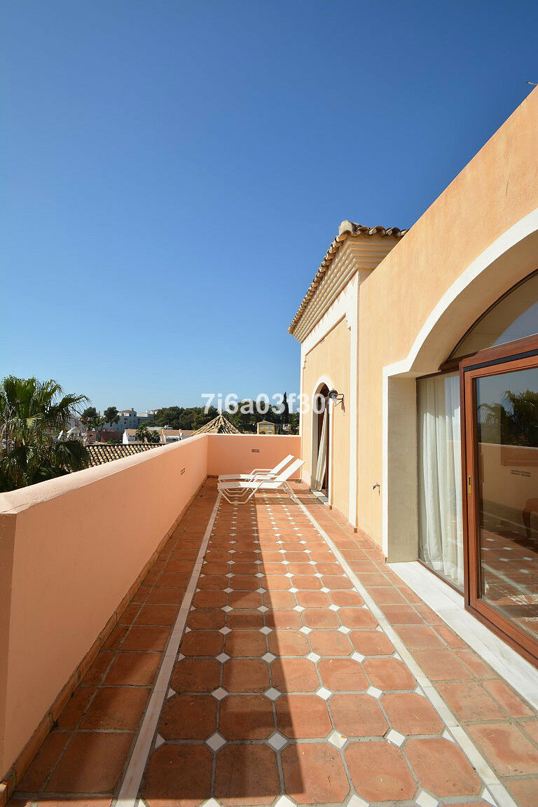 Detached Villa Nueva Andalucía Málaga - image 31