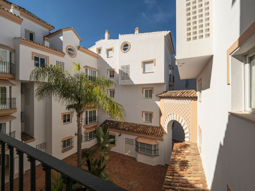 Middle Floor Apartment Puerto Banús Málaga - image 31