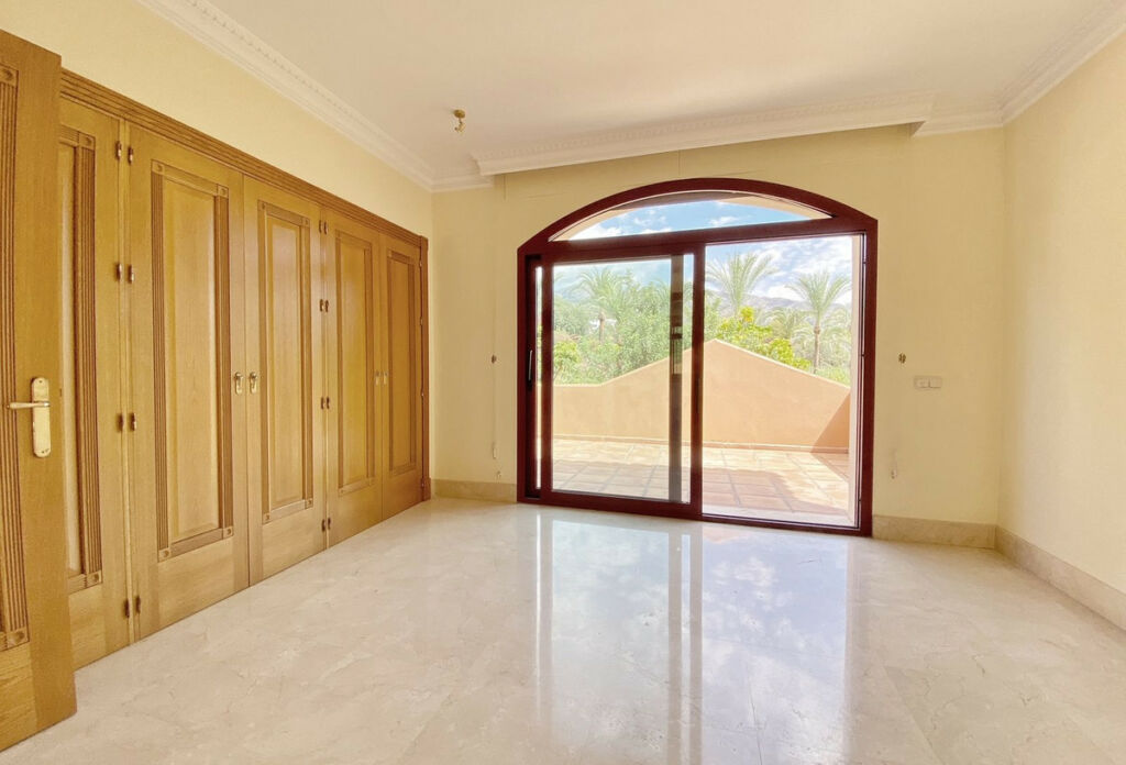 Detached Villa Sierra Blanca Málaga - image 37